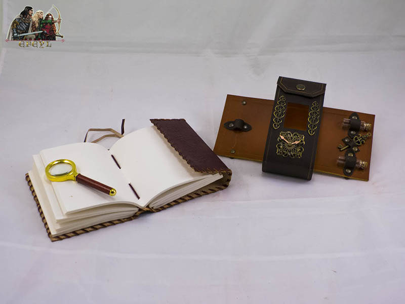 steampunk Gürtel Accessoire Sherlock Holmes Detektiv Set Mit Ledertagebuch Und Lupe steampunk Gürtel Accessoire Sherlock Holmes Detektiv Set Mit Ledertagebuch Und Lupe von EFEYL