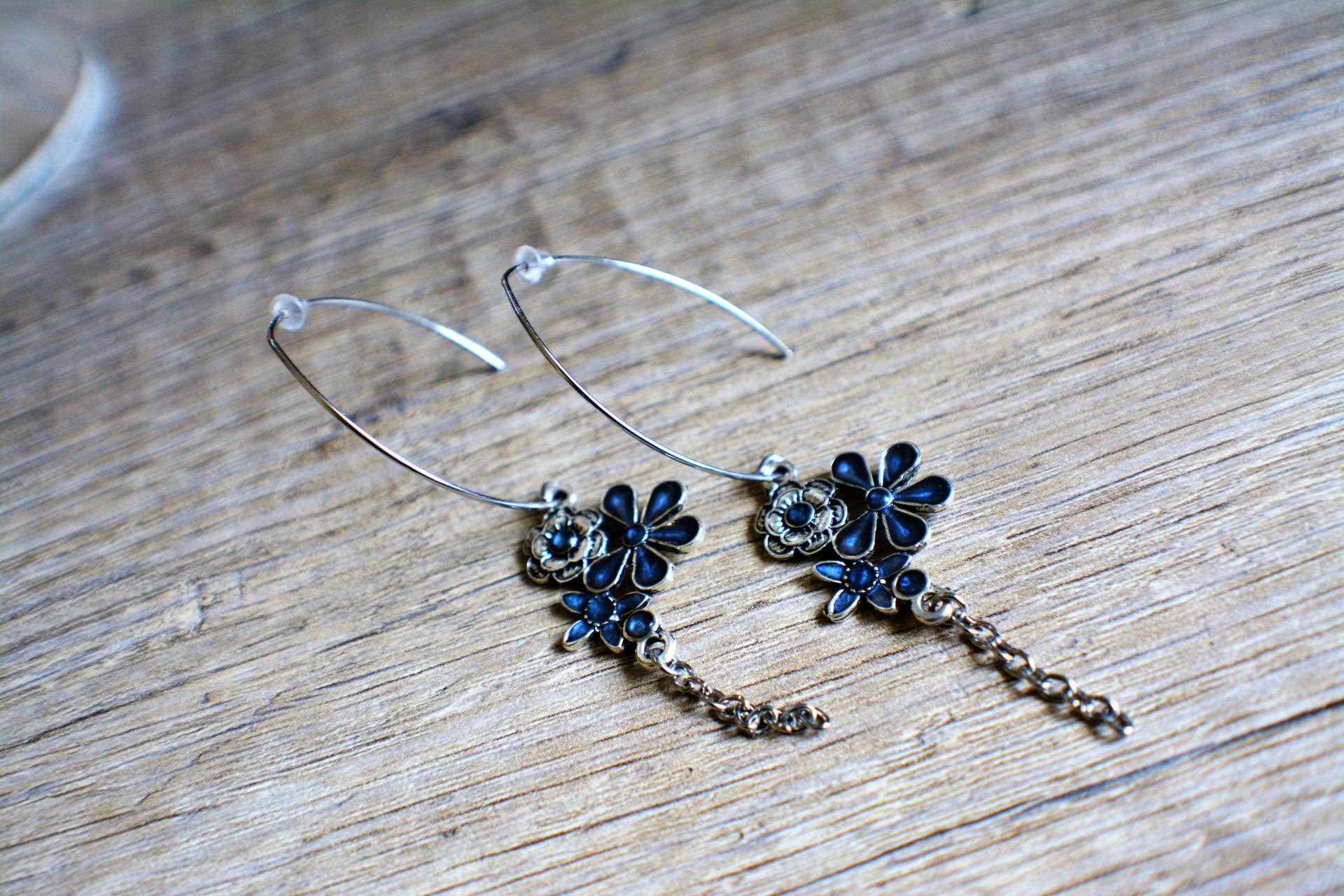 Durchgehende Blaue Ohrringe Silberne Blumenohrringe Blaue Silberne Blumenclusterohrringe von EGIOVANNONIcreations