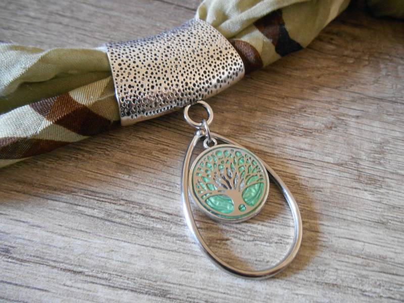 Gesprenkeltes Antiksilber-Schal-Krawattenjuwel Mit Tropfendruck Und Grünem Lebensbaum-Cabochonst Patrick von EGIOVANNONIcreations