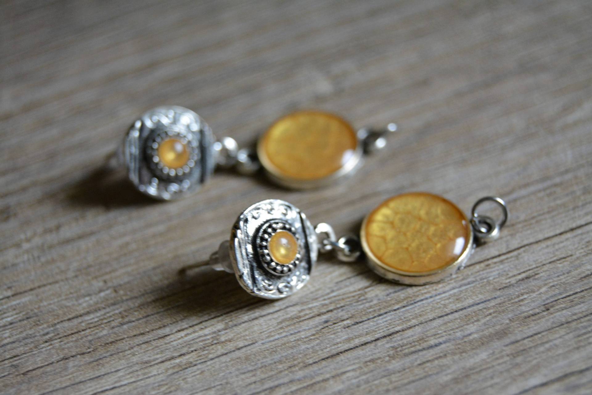 Kleine Gelbe Silberohrringe Hängeohrringe Und Cabochon-Ohrringe von EGIOVANNONIcreations