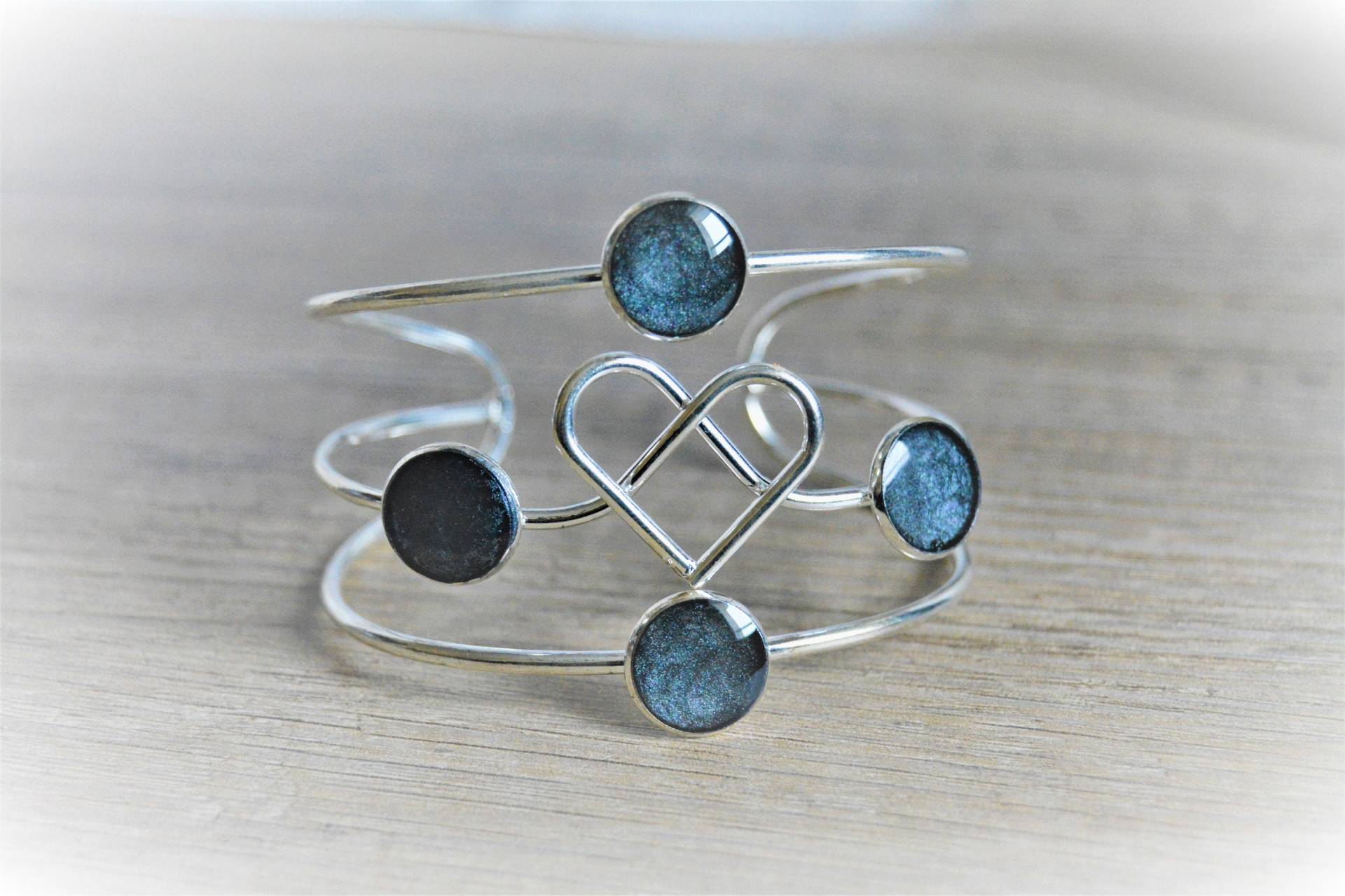 Schwarzes Herzarmband Breites Silbernes Mehrreihiges Manschettenarmband Durchbrochenes Armband Liebe Freundschaft Valentinstag von EGIOVANNONIcreations