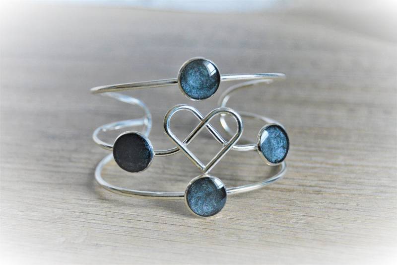 Schwarzes Herzarmband Breites Silbernes Mehrreihiges Manschettenarmband Durchbrochenes Armband Liebe Freundschaft Valentinstag von EGIOVANNONIcreations