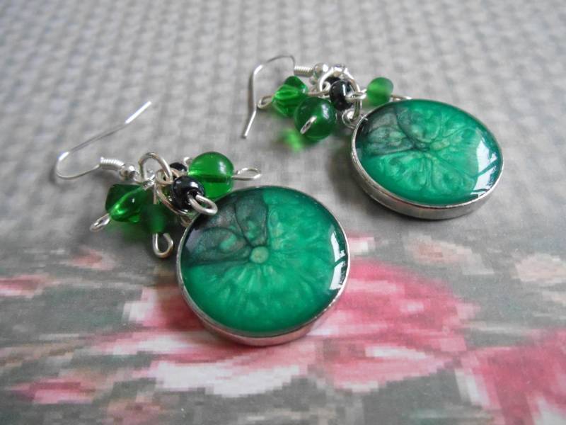 Silber-Ohrringe Cabochon Smaragd Und Schwarze Onyx Perle von EGIOVANNONIcreations