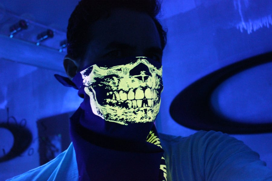 Peach Glow Im Dunkeln Einzigartige Totenkopf Gesichtsmaske Bandana Rave Black Light Party Anders von EGOLOGICS