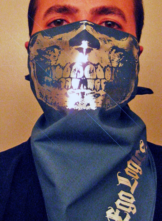 Rauchgraues Silber-Chrom-Folien-Totenkopf-Masken-Bandana von EGOLOGICS