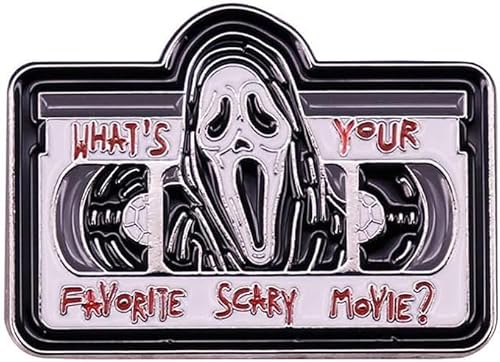 What's Your Favorite Horrorfilm Vintage Tape Skull Badge Emaille Brosche Pin Revers Pins für Halloween Kleidung Taschen Accessoires Frauen Männer Geschenke, Emaille von EHOTER