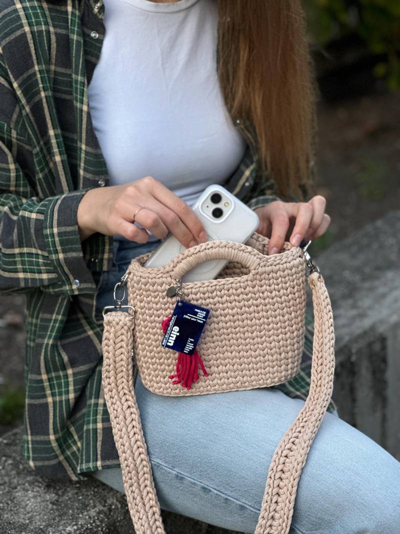 Handmade Crochet Bag - Compact Crossbody Purse Everyday Lightweight Shoulder "Alpi" von EINNmitliebe