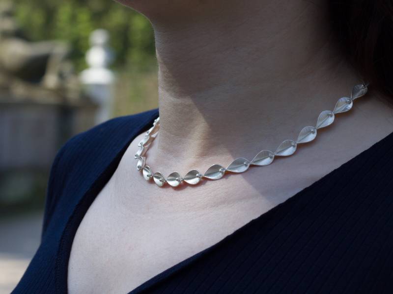 Collier 925 Sterling Silber Gefaltete Blätter Damen Besondere Halskette Designer-Kette Silberschmuck Halsschmuck Damenhalskette Kollier von EISROSE