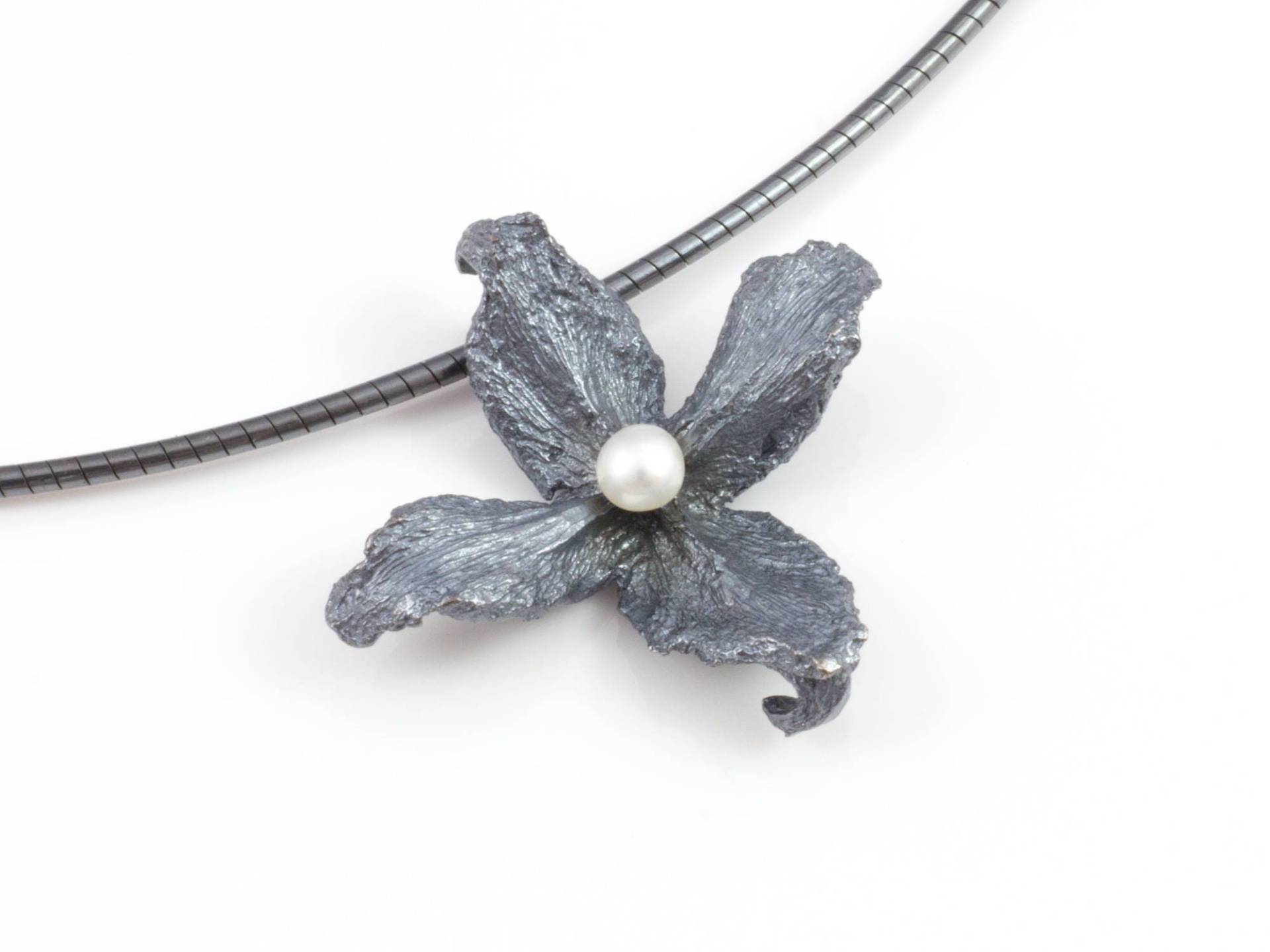 Damen-Anhänger Perlen-Blüte 925 Silber Geschenk Freundin Halskette Schmuck Handgefertigt Handgemacht Blume Blatt Kreuz Weihnachten von EISROSE