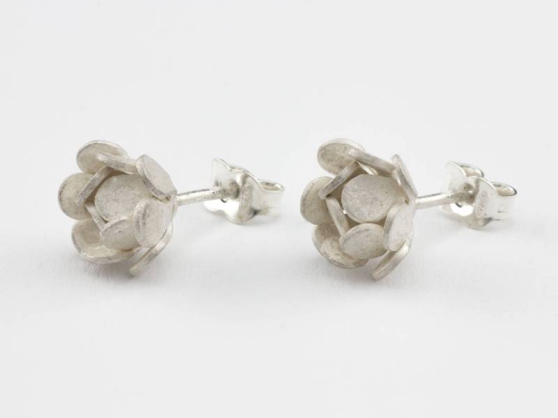 Damen Ohrstecker Blüte Handgefertigter Schmuck Brautschmuck Ohrringe Braut Geschenk Goldschmiedearbeit Designerohrring Schmuckmanufaktur von EISROSE