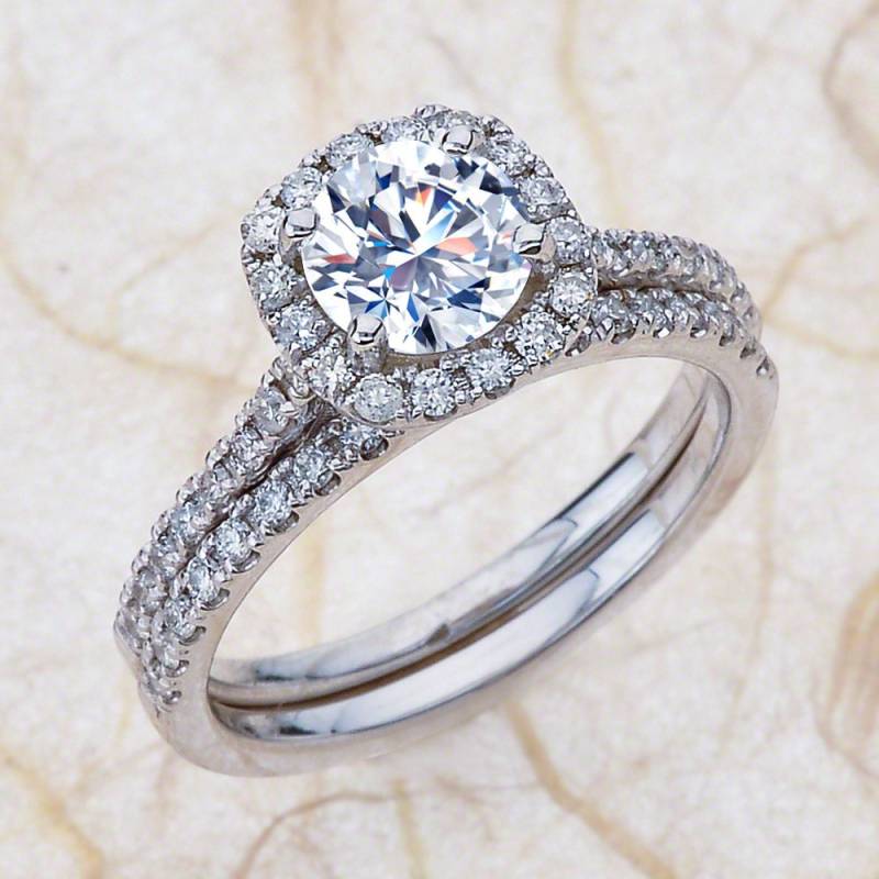6mm Rund Geschnitten Moissanite Halo Verlobungsring Und Ehering Set in 14K White Gold von EJCOLLECTIONS