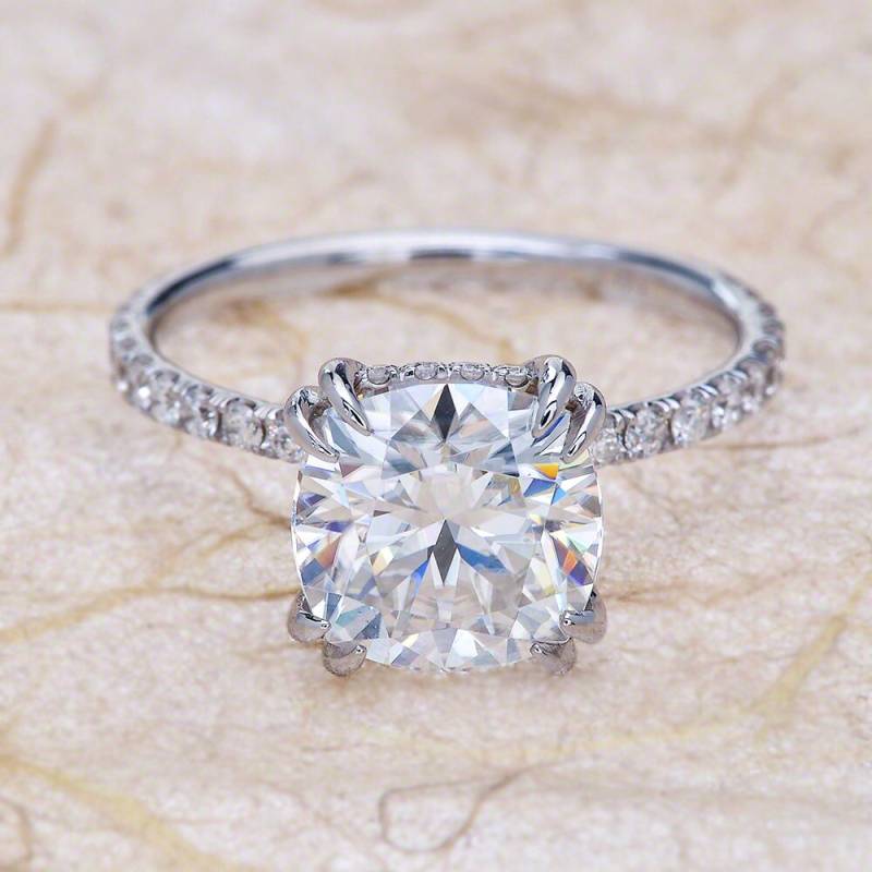 Moissanite Verlobungsring/Kissenschliff Neo Doppel Klaue Stift Diamanten Solitär von EJCOLLECTIONS