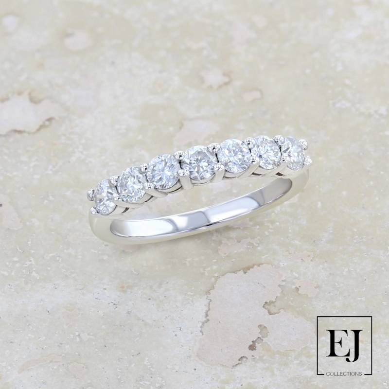 Seven Stone Shared Prong Diamant Jubiläumsband in 14K Weißgold von EJCOLLECTIONS