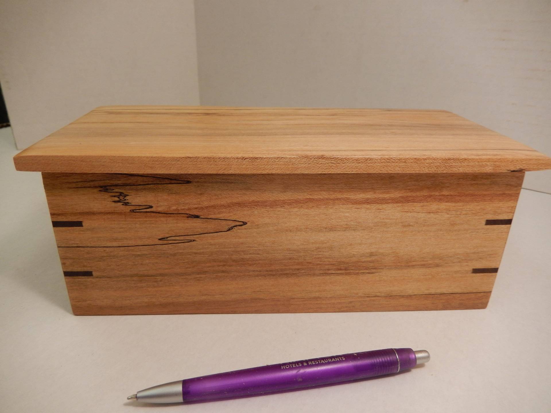 Erinnerungsbox Aus Spaltahorn Walnuss Spline Akzente von EJGwood