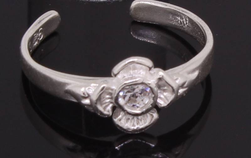 Sterling Silber Toe Ring Blume Geformt Mit Cz Stein Sterling Silber Toe Ring Blume Geformt Mit Cz Stein von EJewelryPlus