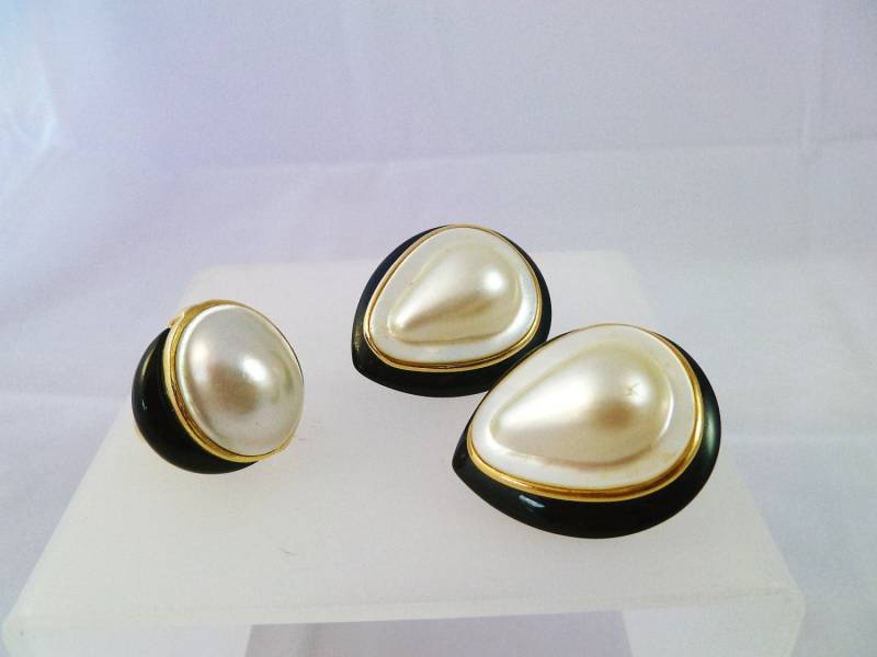 1980Er Jahre Maßarbeit 15K Palm Beach Estate 14K Gold, Onyx Und Massive Mabe Perle Rng & Ohrring Set 1980Er Jahre Maßarbeit 15K Palm Beach Estate 14K Gold, Onyx Und Massive Mabe Perle Rng & Ohrring Set von EJewelsAU
