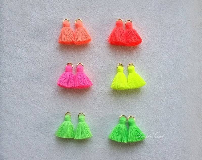 2 Stk - 0, 8" Mini Lovely Cotton Quaste, Neon Theme, Ohne Biegering, Handgefertigt Charm Zubehör [ Et0001 ] von EKKLENsupply