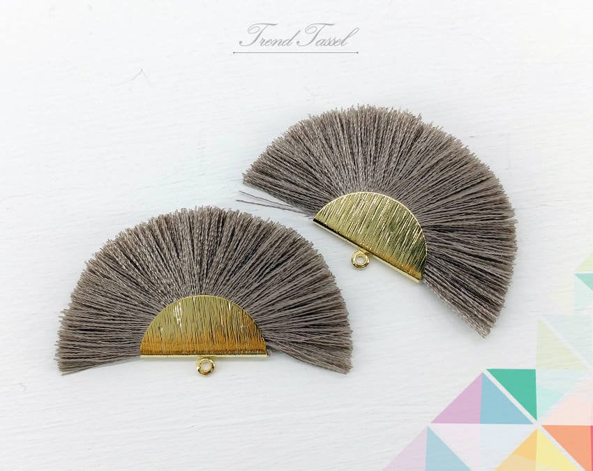 2 Stk - 2" Seide Braun Grau Kunstseide Tropfen Mit Pinsel Strukturierter Halbkreiskappe, Quaste Für Schmuck Halskette, Ohrringe [ Et0016-Bg ] von EKKLENsupply