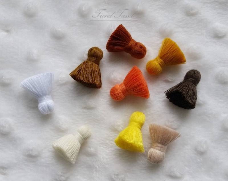 2 Stück - 0, 7" Chubby Baumwolle Quaste, Weiß Gelb Braun Thema, Ohne Sprungring [ Et0007 ] von EKKLENsupply