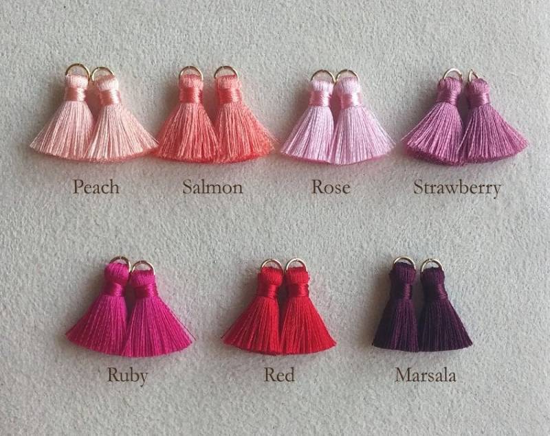 2 Stück - 0.8" Mini Seide Quaste Künstlerbedarf in Handarbeit Diy Für Schmuck Halskette, Ohrringe, Handwerk-Schlüsselanhänger, Kleid, Dekor [Et0012] von EKKLENsupply