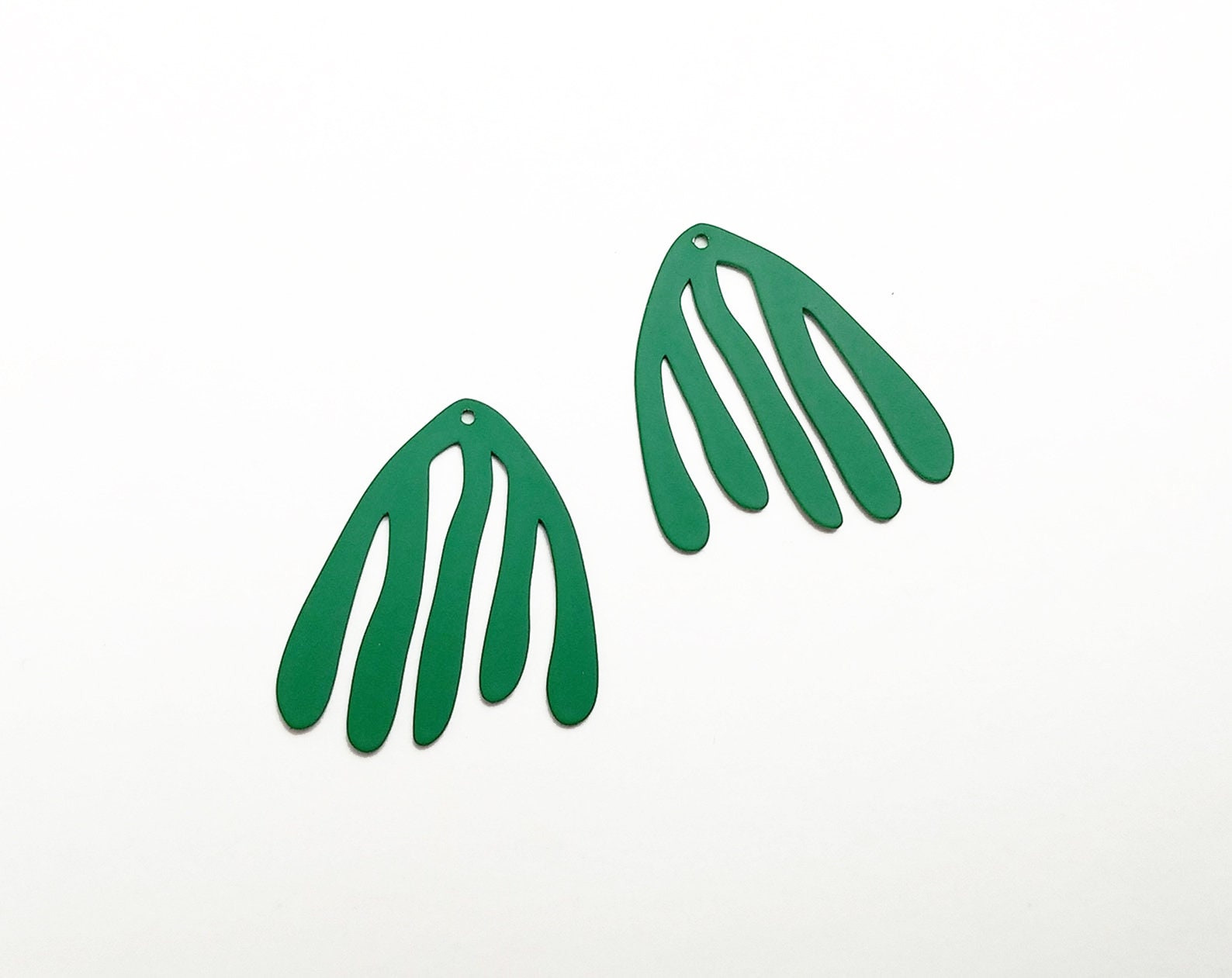 2 Stück - Smaragd, 27 X 23 Mm, Matte Gummi-Beschichtung Einzigartige Anhänger, Flügel Halskette Charme, Ohrring Versorgung, Schmuck [ Er0078 ] von EKKLENsupply