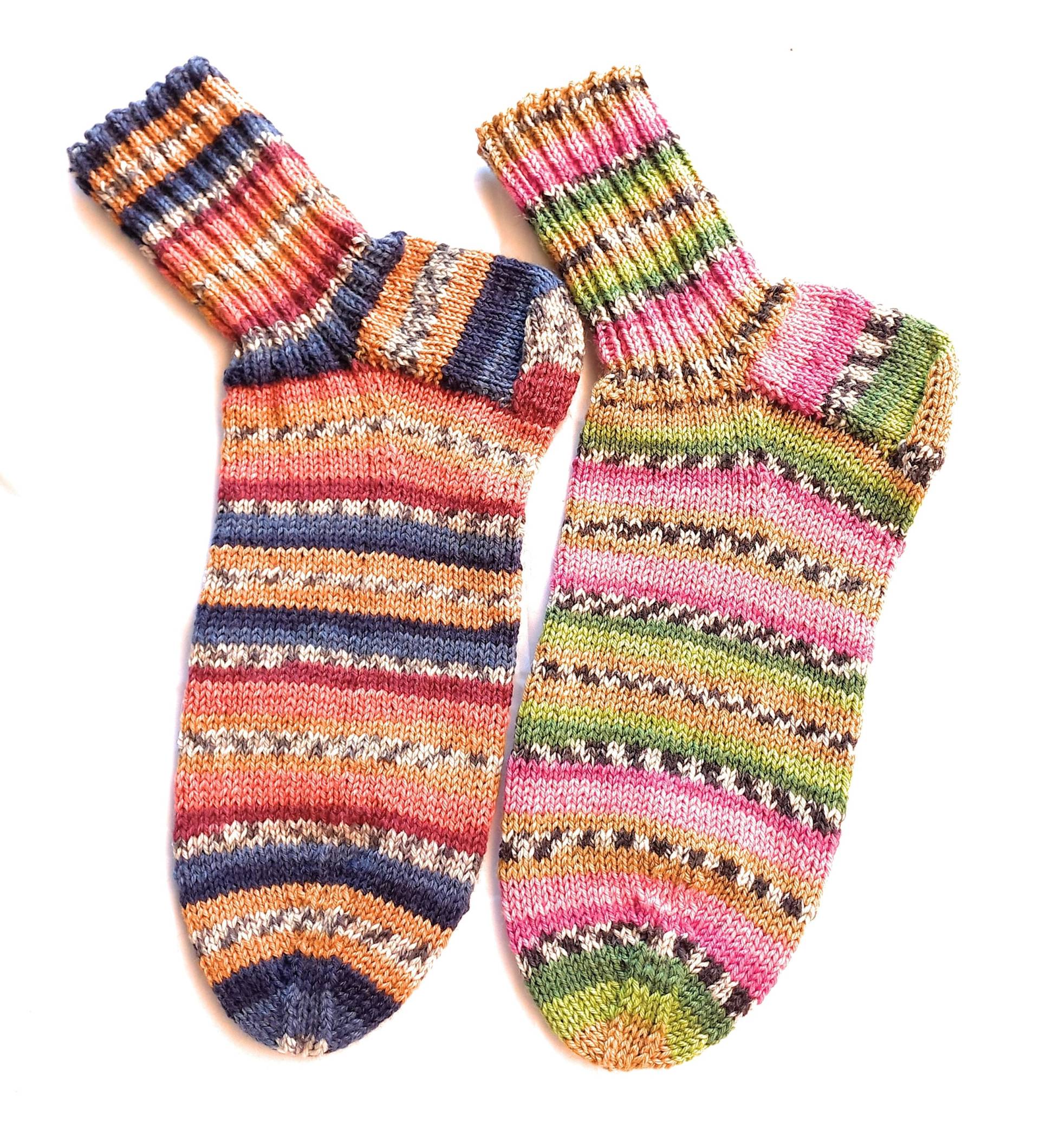 Socks4Women Größe 38/39 Handgefertigte Socken Stricksocken 55% Schurwolle 25 Polyamid 20 Seide Superwash Wadenlang Warm Blau Rot Grün Rosa von ELBURROkreativ