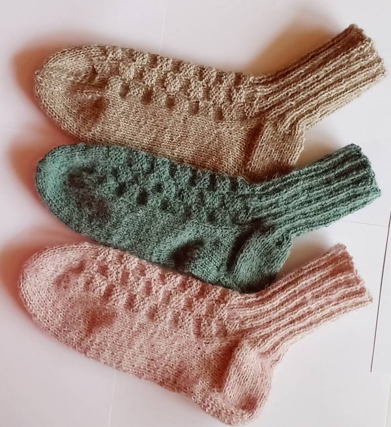 Socks4Women Alpaka Größe 38/39 Handgefertigte Weiche Socken Stricksocken 62% Wolle/ 23 Polyamid/15 Rosa Oliv Beige Damensocken von ELBURROkreativ