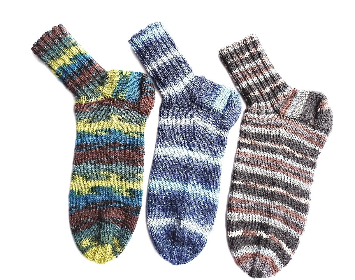 El Burro Größe 44/45 Handgefertigte Socken Stricksocken 75% Schurwolle/ 25 Polyamid Superwash Warme Braun Schwarz Blau Herrensocken von ELBURROkreativ