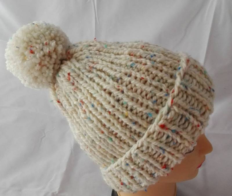 El Burro Mütze Strickmütze Wollmütze Mit Bommel Bommelmütze Beanie Cap Creme Wollweiß Rot Grün Blau Woolcap Woolwhite Bobble von ELBURROkreativ