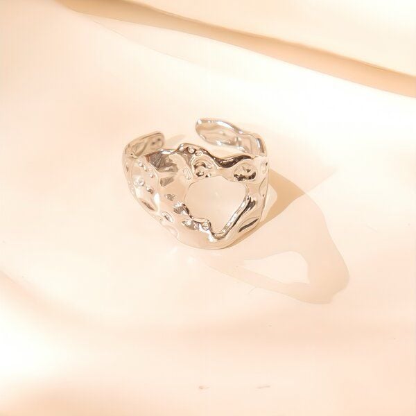 ELEKTROPULLI Größenverstellbarer Hammered Cut Ring von ELEKTROPULLI