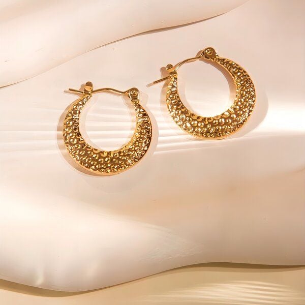 ELEKTROPULLI Hammered DOTS Creolen 20mm von ELEKTROPULLI