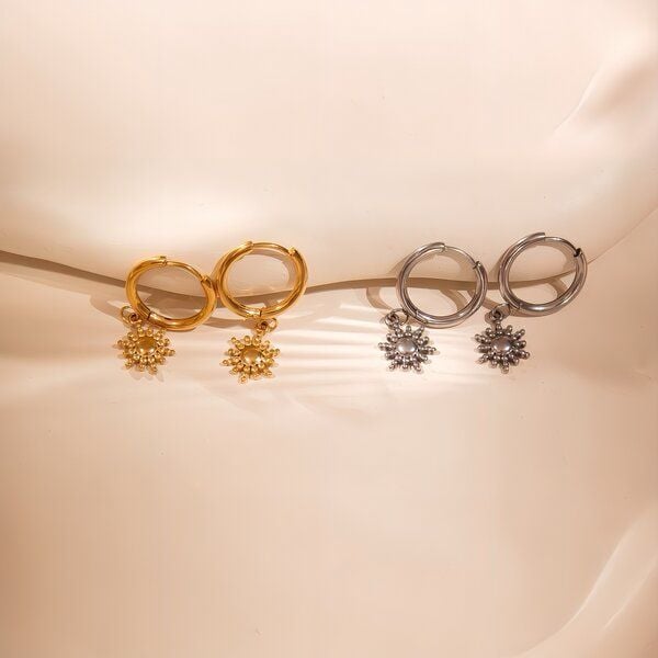 ELEKTROPULLI Schlichte Creolen mit Sonnen Anhänger von ELEKTROPULLI