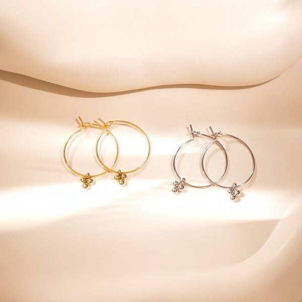 ELEKTROPULLI Schlichte Creolen mit mini DOTS Anhänger von ELEKTROPULLI