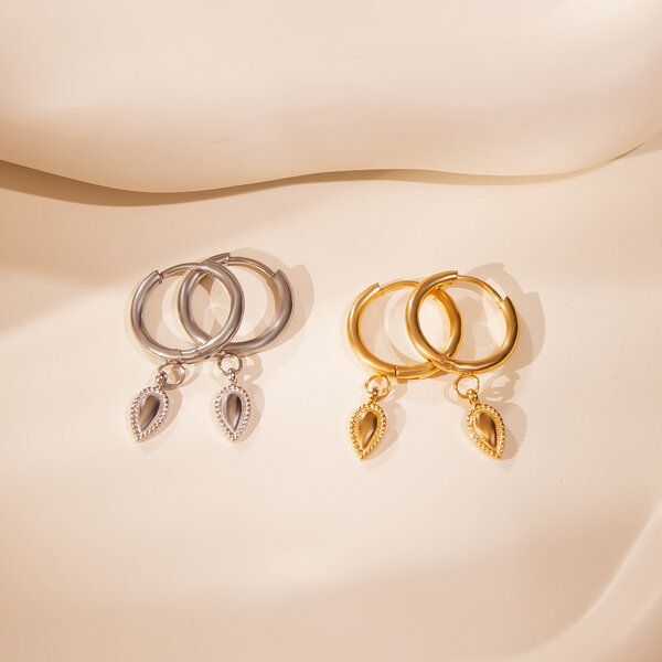 ELEKTROPULLI Schlichte Creolen mit mini Tropfen Anhänger von ELEKTROPULLI