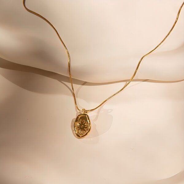 ELEKTROPULLI Superfeine zeitlose Kette 1mm schmal mit BOHO Anhänger, Set mit Ohrringen von ELEKTROPULLI