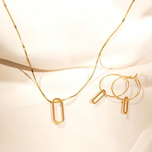 ELEKTROPULLI Superfeine zeitlose Kette 1mm schmal mit grafischem Oval Anhänger, Set mit Ohrringen von ELEKTROPULLI