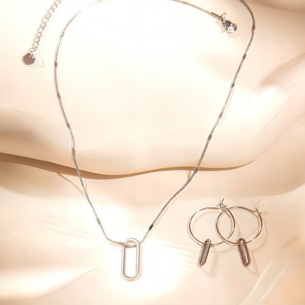 ELEKTROPULLI Superfeine zeitlose Kette 1mm schmal mit grafischem Oval Anhänger, Set mit Ohrringen von ELEKTROPULLI