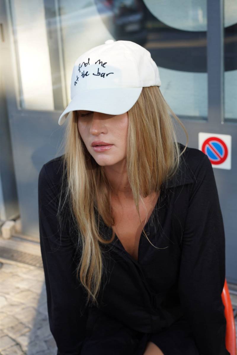 Finden Sie Mich Bei Der Bestickten Bar-Kappe von ELENARCollective