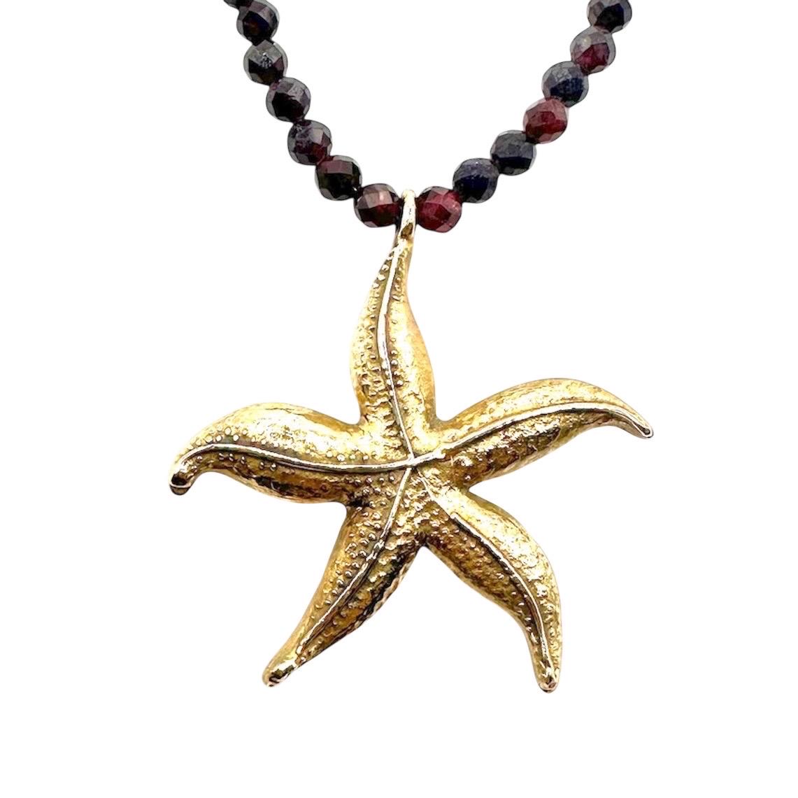 Astera Halskette - Anlauffreie Granatkette Mit Großem Fischsternanhänger Astera Halskette - Anlauffreie Granatkette Mit Großem Fischsternanhänger von ELESSTUDIO