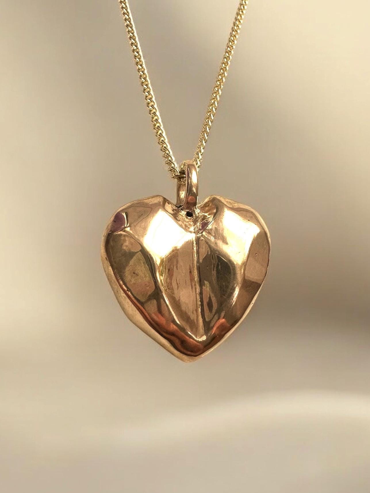 Handgefertigter Bronze Herz-Halskette Personalisierter Anhänger Mit Gravur von ELESSTUDIO