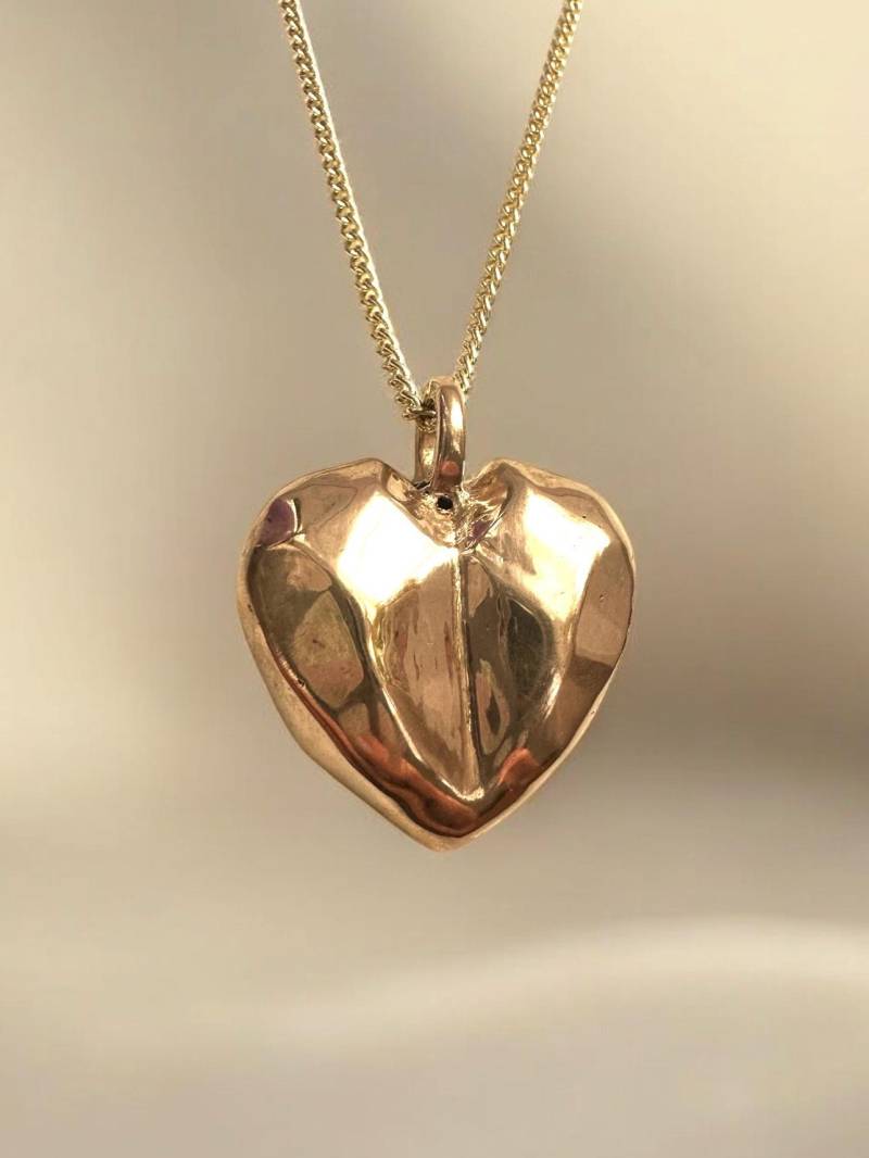 Handgefertigter Bronze Herz-Halskette Personalisierter Anhänger Mit Gravur von ELESSTUDIO