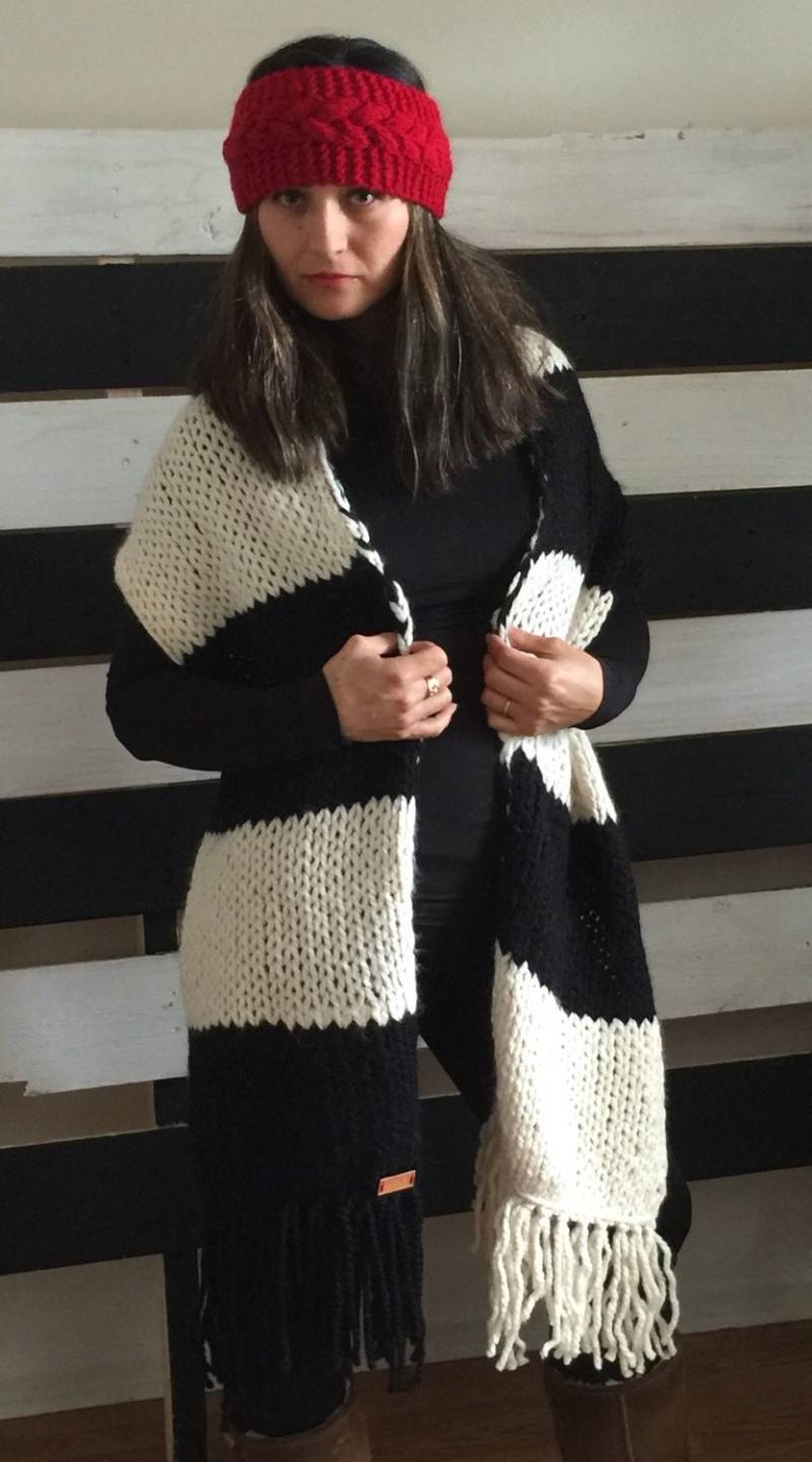 Color Block Oversized Schal. Vielseitiges Winter Accessoire. Schwarz/Weißer Übergroßer Schal Mit Fransen Color Block Oversized Schal. Vielseitiges Winter Accessoire. Schwarz/Weißer Übergroßer Schal Mit Fransen von ELIKASDESIGNS