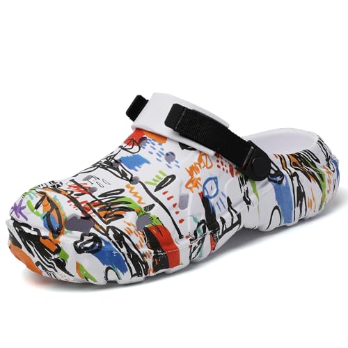 Herren Clogs mit Graffiti-Print – Trendige Eva Gartenschuhe rutschfest & Wasserdicht, Atmungsaktive Slip-On Sandalen mit Verstellbarem Riemen für Outdoor, Strand & Freizeit Weiß 45 von ELIOGN