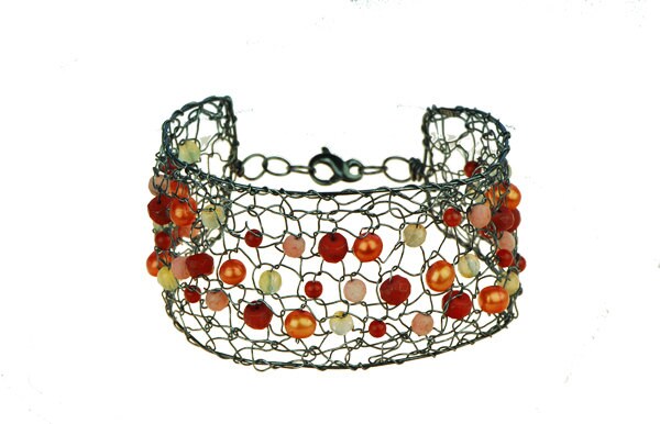 Armband "Susanne" Gestrickt Aus Oxidiertem Silber Mit Korallen, Quarz, Karneol Und Süßwasserzuchtperlen." Armband "Susanne" Gestrickt Aus Oxidiertem Silber Mit Korallen, Quarz, Karneol Und Süßwasserzuchtperlen." von ELIZdk