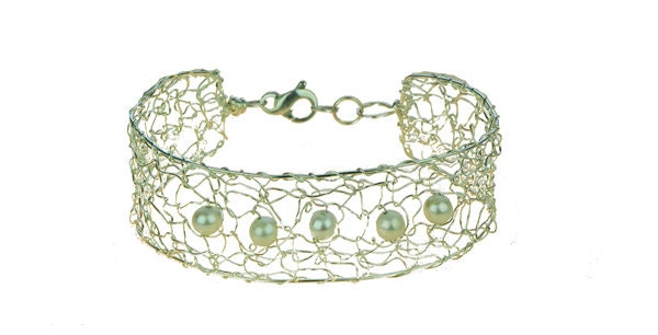Handgestricktes Armband "Susanne" in Silber Mit Weißen Süßwasserperlen." Handgestricktes Armband "Susanne" in Silber Mit Weißen Süßwasserperlen." von ELIZdk