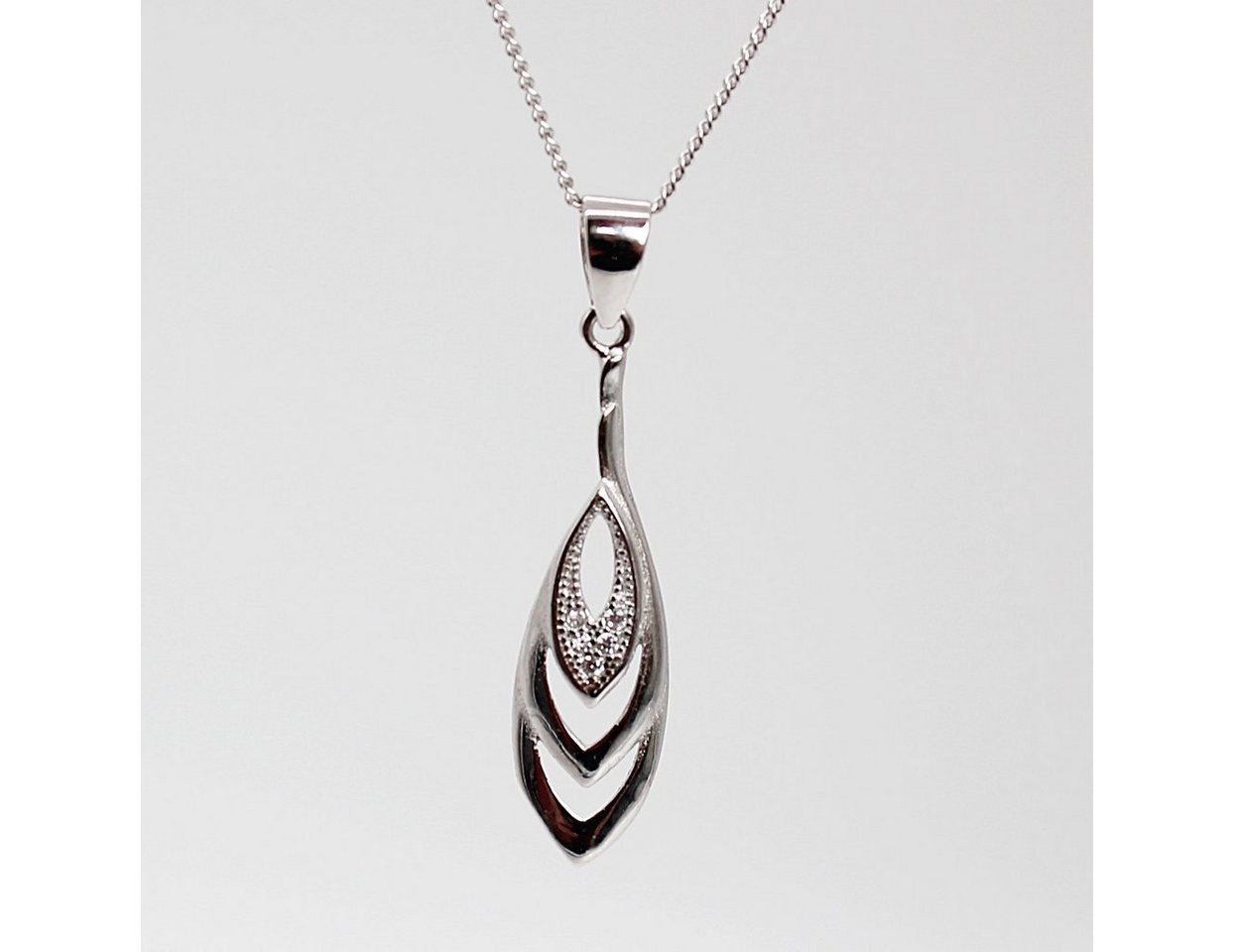 ELLAWIL Silberkette Kette mit Tropfen Anhänger Halskette Mädchen 3 fach Tropfen Zirkonia (Kettenlänge 45 cm, Sterling Silber 925), inklusive Geschenkschachtel von ELLAWIL