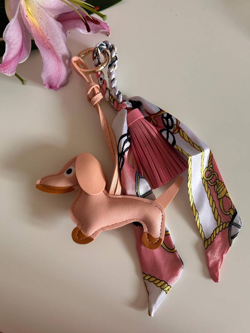 Dackel Schlüsselanhänger | Hunde Taschenanhänger Kawaii Hund Anhänger Geschenkidee Für Hundefans Bag Charm Mit Tuch Dackel Schlüsselanhänger | Hunde Taschenanhänger Kawaii Hund Anhänger Geschenkidee Für Hundefans Bag Charm Mit Tuch von ELRAHStudio