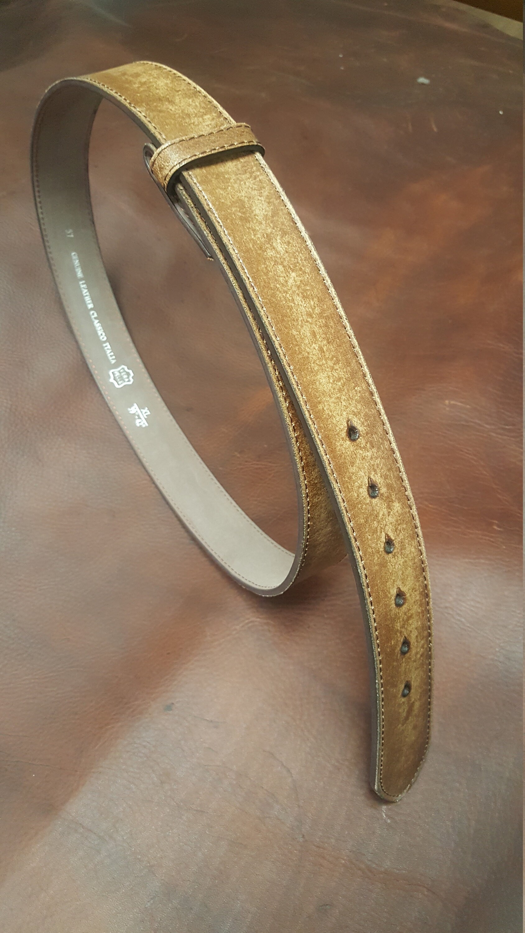 Echtes Leder-Gürtel Echtes Leder-Gürtel von ELSKIDESIGNS