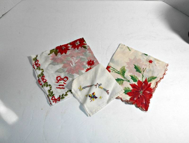 Altes Weihnachtstaschentuch, Kanada-Souvenir-Taschentuch, Weihnachtsstern-Weihnachtstaschentuch, Poinsettia-Taschentuch von EMClassyDesigns