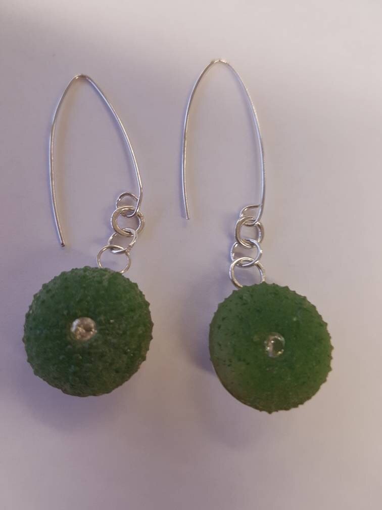 Seeigel Silber Grün Ohrringe in Epoxidharz Seeigel Silber Grün Ohrringe in Epoxidharz von EMHandmadeJewellery
